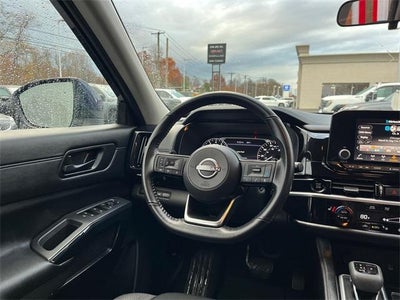 2025 Nissan Pathfinder SV