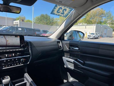 2023 Nissan Pathfinder SL