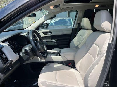 2023 Nissan Pathfinder SL