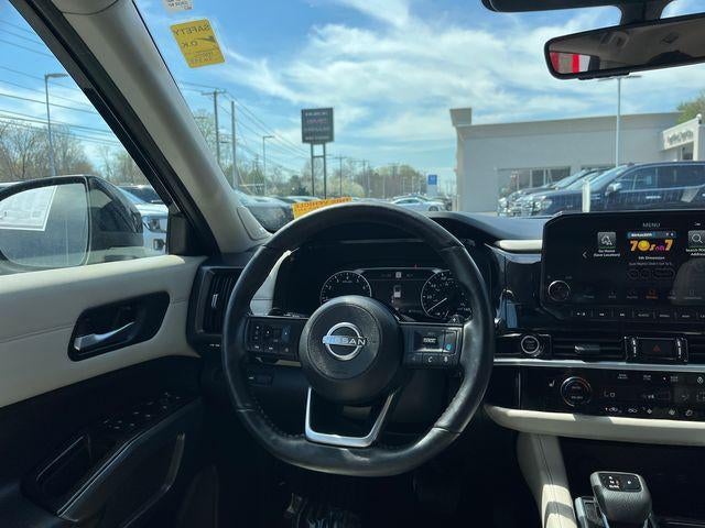 2023 Nissan Pathfinder SL