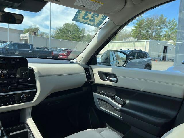 2023 Nissan Pathfinder SL